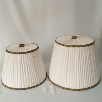 Lampunvarjostin Alina Valentin valkea vuori ja beige ohut kangas
